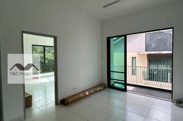 Serena 2.5 Storey Semi-D House Seremban 2 Heights For Sale!!
