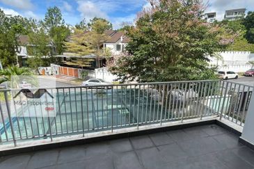 Serena 2.5 Storey Semi-D House Seremban 2 Heights For Sale!!