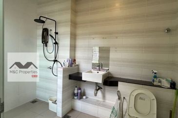 Serena 2.5 Storey Semi-D House Seremban 2 Heights For Sale!!