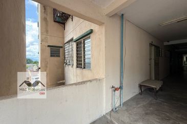Bukit Delima Apartment Corner Basic Unit Seremban Town For Sale!!