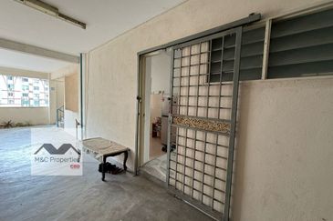 Bukit Delima Apartment Corner Basic Unit Seremban Town For Sale!!