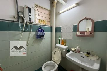 Bukit Delima Apartment Corner Basic Unit Seremban Town For Sale!!