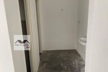 Kepayang Commerce Square Facing Main Road Ground Floor Shop For Rent!!