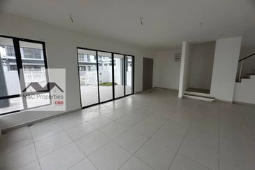 Kemayan Heights Brand New 2 Storey Semi-D House Seremban 2 For Sale!!