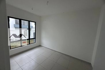 Kemayan Heights Brand New 2 Storey Semi-D House Seremban 2 For Sale!!