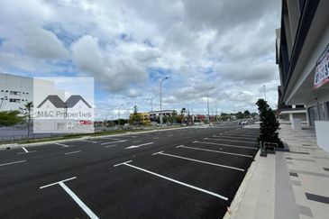 Ikon Facing Main Road Brand New 2 Storey Shop Lot Seremban 2 For Rent!