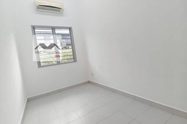 Lyrica Facing Green 1 Storey Terraced Seremban 2 Heights For Rent!!