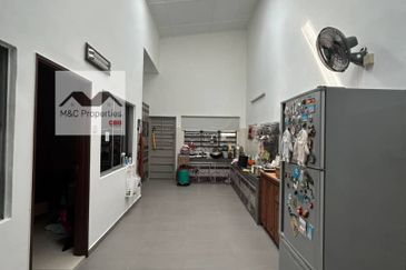 Taman Yong Seng Fully Renovated & Extended 1.5 Storey Terraced Fr Sale