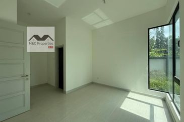 Lake Garden Brand New 2 Storey Semi-D House Seremban For Sale!!