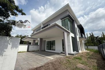Lake Garden Brand New 2 Storey Semi-D House Seremban For Sale!!