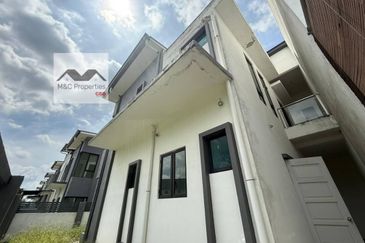 Lake Garden Brand New 2 Storey Semi-D House Seremban For Sale!!