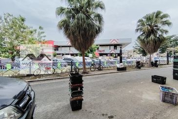 Jalan Dato Bandar Tunggal