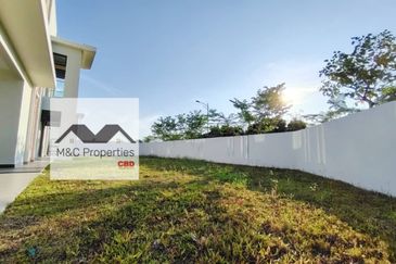 Arden Hill Corner Lot Fully Furnished 2 Storey Superlink For Rent!!