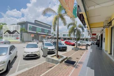 Pusat Komersial Bukit Blossom Ground & First Floor Shop For Rent!!