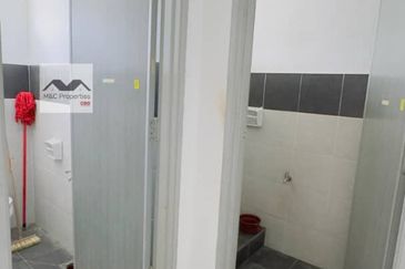 Pusat Komersial Bukit Blossom Ground & First Floor Shop For Rent!!