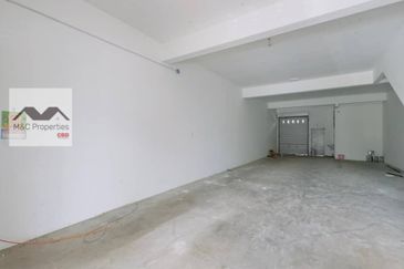 Pusat Komersial Bukit Blossom Ground & First Floor Shop For Rent!!