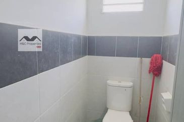 Pusat Komersial Bukit Blossom Ground & First Floor Shop For Rent!!