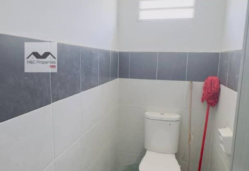 Pusat Komersial Bukit Blossom Ground & First Floor Shop For Rent!!