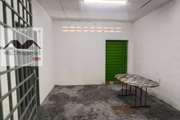 Nuri Indah End Lot 1 Storey Terraced Shop Lot Rasah Seremban For Rent!