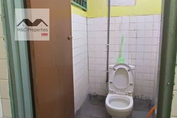 Nuri Indah End Lot 1 Storey Terraced Shop Lot Rasah Seremban For Rent!