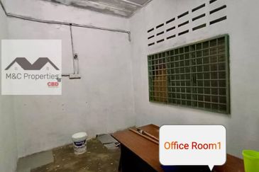 Nuri Indah End Lot 1 Storey Terraced Shop Lot Rasah Seremban For Rent!