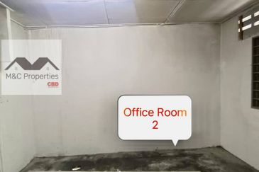 Nuri Indah End Lot 1 Storey Terraced Shop Lot Rasah Seremban For Rent!