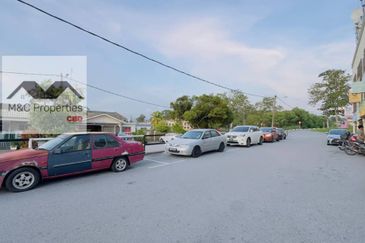 Nuri Indah End Lot 1 Storey Terraced Shop Lot Rasah Seremban For Rent!
