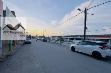 Nuri Indah End Lot 1 Storey Terraced Shop Lot Rasah Seremban For Rent!