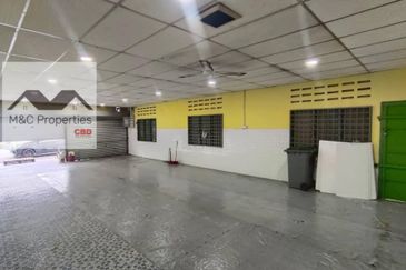 Nuri Indah End Lot 1 Storey Terraced Shop Lot Rasah Seremban For Rent!