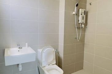 Adira Semi Furnished End Lot 2 Storey Terraced Sendayan For Rent!!