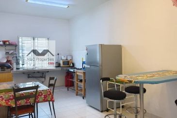 Taman Idalia 2 Storey Terraced House Bandar Baru Enstek For Sale!!