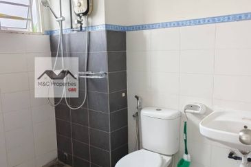 Taman Idalia 2 Storey Terraced House Bandar Baru Enstek For Sale!!