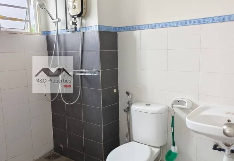 Taman Idalia 2 Storey Terraced House Bandar Baru Enstek For Sale!!