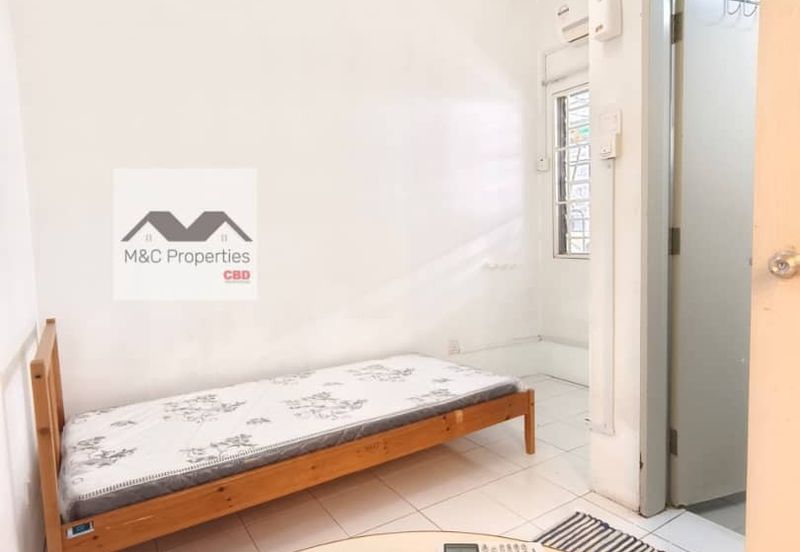 Taman Idalia 2 Storey Terraced House Bandar Baru Enstek For Sale!!