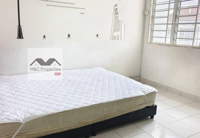 Taman Idalia 2 Storey Terraced House Bandar Baru Enstek For Sale!!