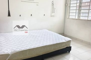 Taman Idalia 2 Storey Terraced House Bandar Baru Enstek For Sale!!