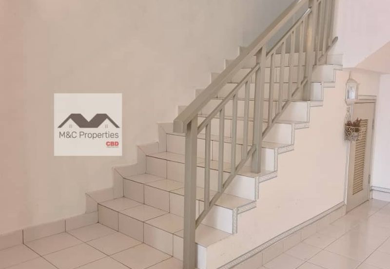 Taman Idalia 2 Storey Terraced House Bandar Baru Enstek For Sale!!