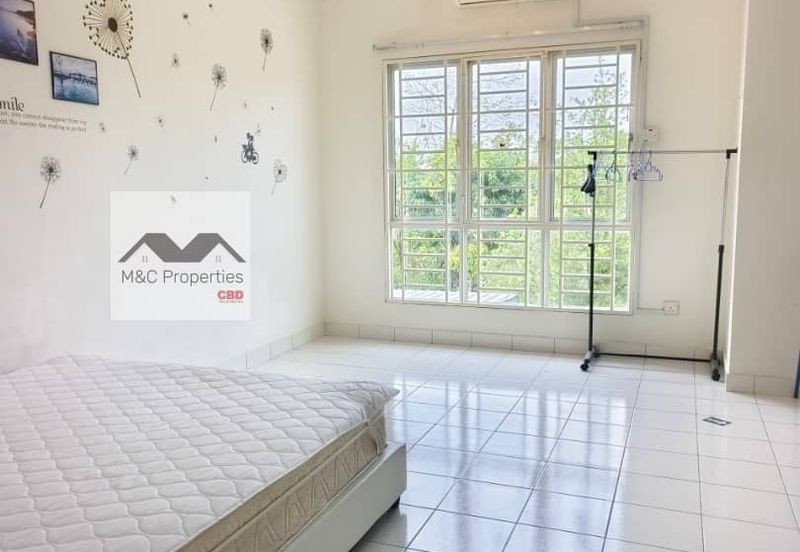 Taman Idalia 2 Storey Terraced House Bandar Baru Enstek For Sale!!