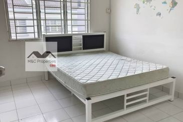 Taman Idalia 2 Storey Terraced House Bandar Baru Enstek For Sale!!