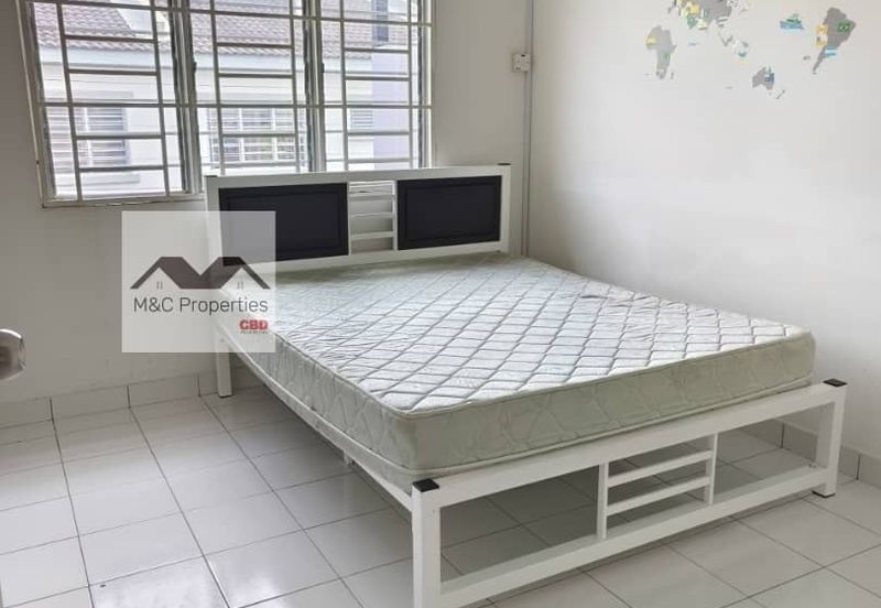 Taman Idalia 2 Storey Terraced House Bandar Baru Enstek For Sale!!