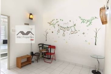 Taman Idalia 2 Storey Terraced House Bandar Baru Enstek For Sale!!