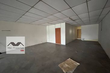 C28 Business Avenue Facing Road First Floor Shop Office For Rent!!