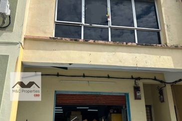 C28 Business Avenue Facing Road First Floor Shop Office For Rent!!