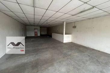 C28 Business Avenue Facing Road First Floor Shop Office For Rent!!