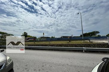 C28 Business Avenue Facing Road First Floor Shop Office For Rent!!