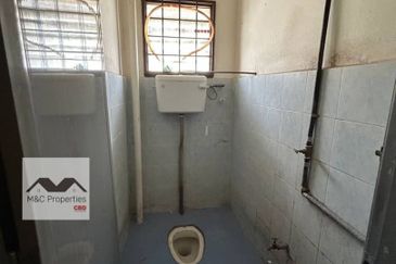 C28 Business Avenue Facing Road First Floor Shop Office For Rent!!