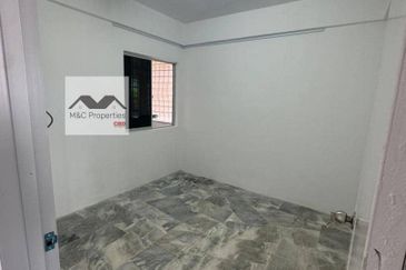 Bukit Delima Apartment With 1 Car Park Seremban For Rent!!