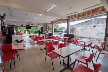 Taman Tasik Jaya End Lot 1 Storey Shop Senawang Seremban For Sale!!