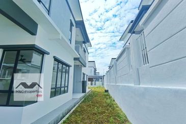 Kemayan Heights 2 Storey Semi-D House Seremban 2 For Sale!!