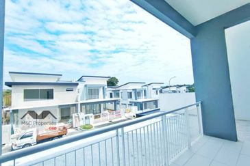 Kemayan Heights 2 Storey Semi-D House Seremban 2 For Sale!!